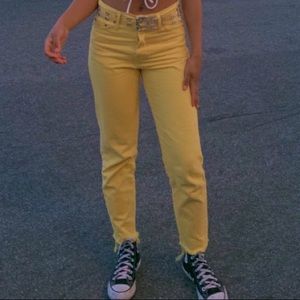 SOLD ☘️ YELLOW LEVIS JEANS